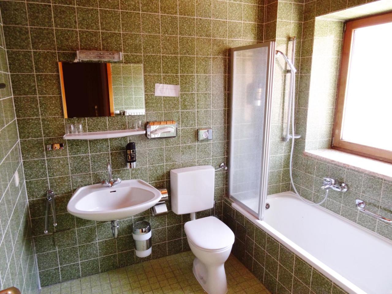 Hotel Gasthof Forelle Siegsdorf Zewnętrze zdjęcie